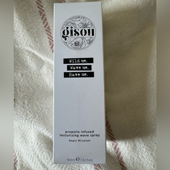 Gisou Propolis Infused Texturizing Wave Spray - Picture 3 of 3